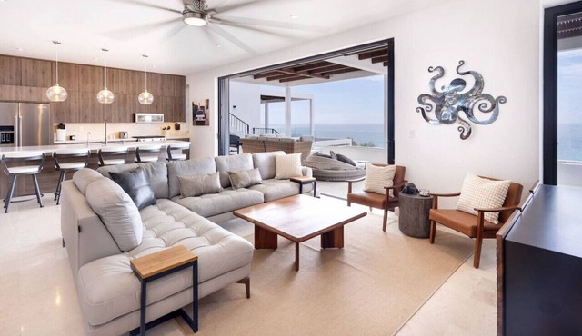 Oceanfront 2BR Condo Panoramic Pacific Views