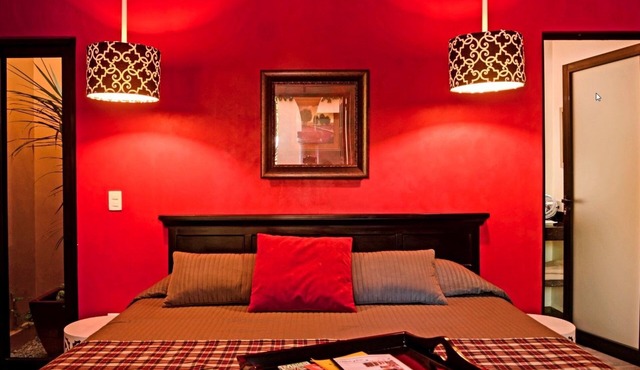 Ochenta Y Dos an urban bed & breakfast
