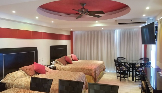 PANORAMIC-2 SUITES Beachfront Condo Ocean Views 2-Full Bathrooms 2 Full Kitchens