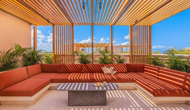 Panoramic 3BR PH Private Rooftop | Gym Access & Osmosis