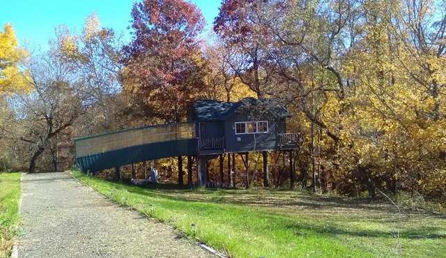 Peaceful Valley Haven Tree House in Westby