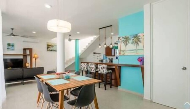 Penthouse apt w Rooftop bar & Pool, 200 m to Beach