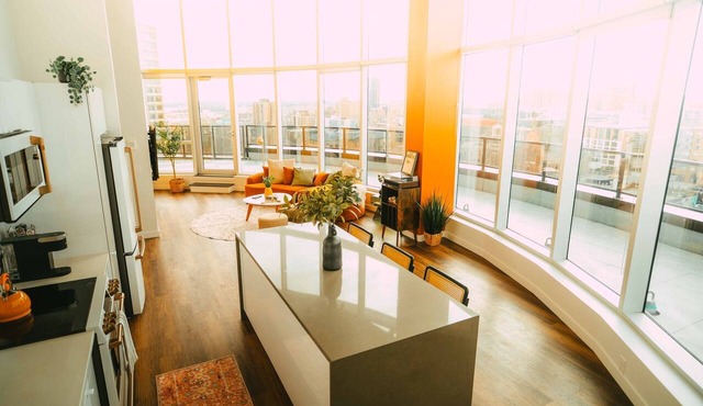 *Penthouse* - Luxe Stay with Views - Free Parking in Halifax