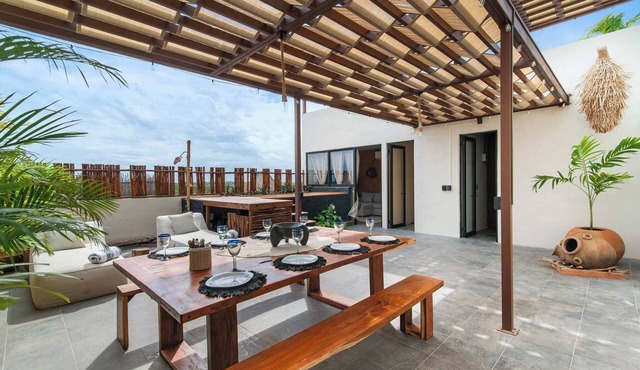 Penthouse with Rooftop Plunge Pool - Distant Ocean