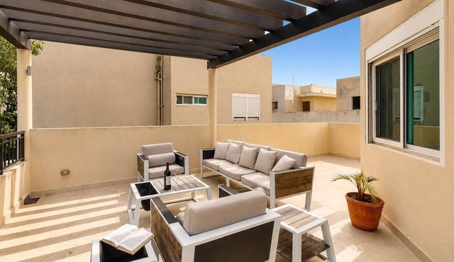 Playa del Carmen 3BR Villa | Pool, Gym & Balcony