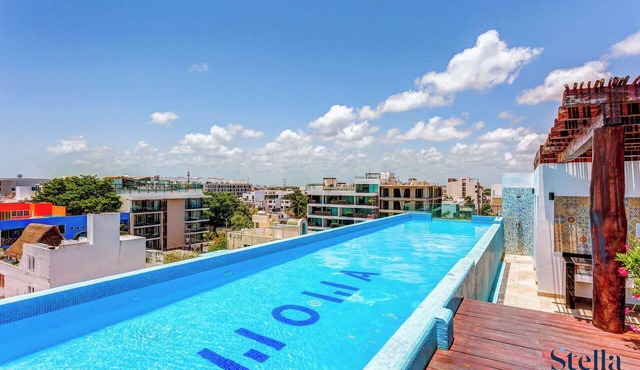 Premium Location Steps to 5th | Rooftop Pool & BBQ