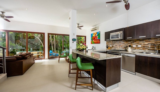 Private Home, Steps to Beach Club, Walk to Town/Restaurants ,Snorkeling