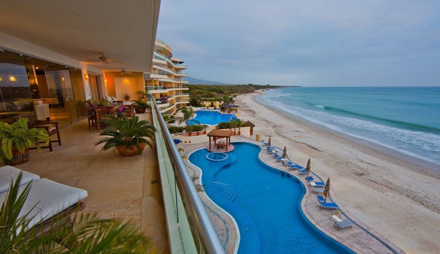 Punta Vista II Luxury Beachfront Condo Ideal for Families & Friends