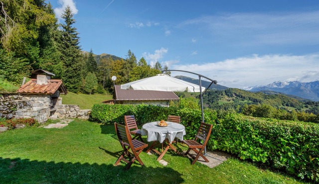 Rustic Holiday Home “Baita Nido tra i Monti” with Mountain View & Terrace in Daone