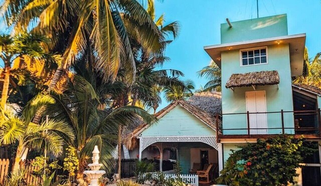Rustic Luxury w/Ocean View, 4 BR & 3 Baths Utopia