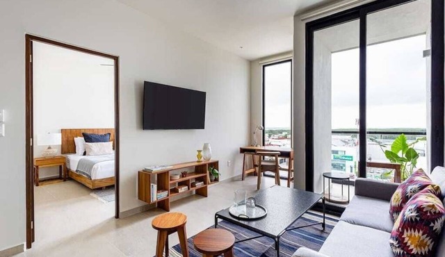 San Fran 502 | Lagoon-View 1BR, Pool & Gym