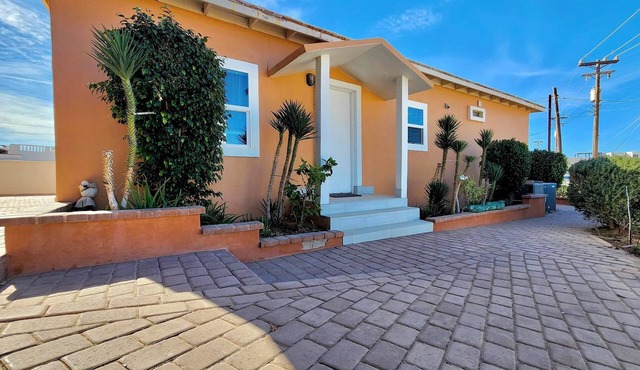 Sandpiper: Relaxing Beach House, Pet-Friendly, 1 min walk to the beach!