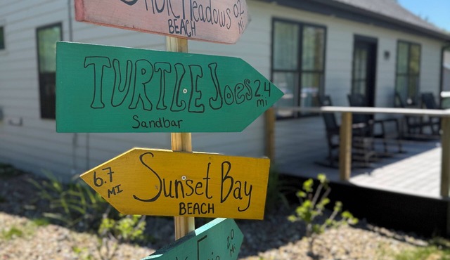 Sandy Shore House ~ Hot Tub ~ New Updates ~ Beach Access in Angola