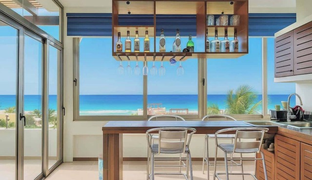 Sea-View Penthouse - Isla Mujeres - Walk to Beach