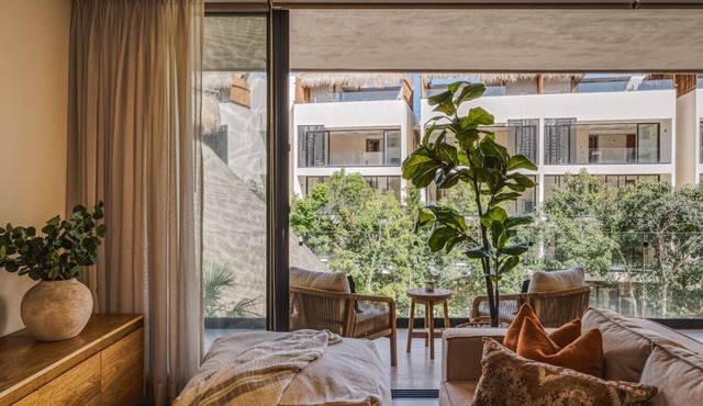 Serene 2BR w 3 Pools | Gym | Coworking | Fast WIFI