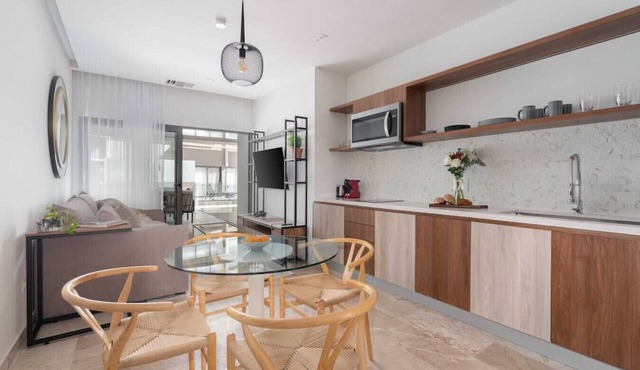 Singular Dream A205 . Salt-Prvt Terrace wOcean View/Rftop+Pools+Gym+Wifi