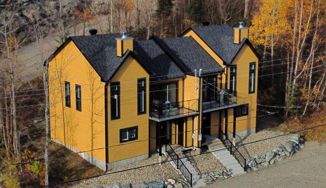 Spa & Breathtaking View | Le Dumont | Mirador in Saint-Philémon