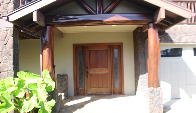 Spacious 5 bdrm Home steps from Hukilau Beach, AC, Ocean Views, 30-day in Laie