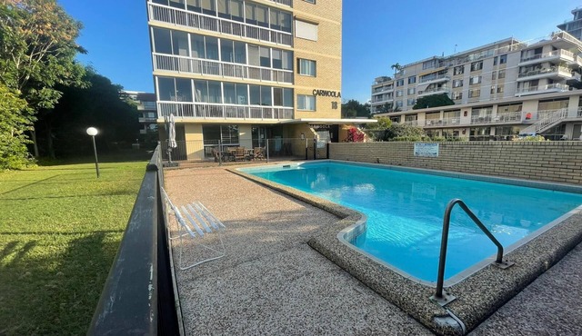 Spacious +7 Guest Beachfront Unit in Southport