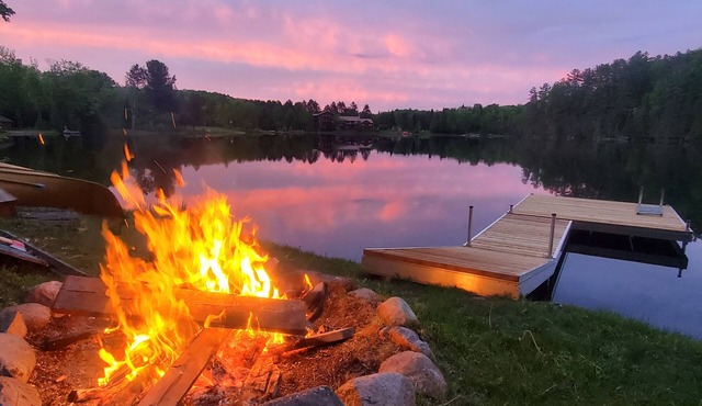 Spacious Bancroft Cottage- Private Lakefront/Sauna/In Town in Harcourt