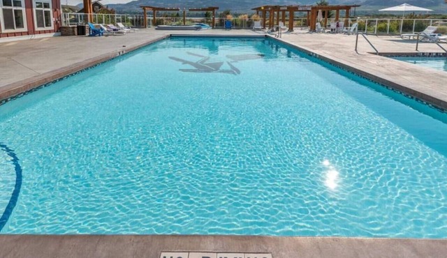 Spacious Bordeaux Cottage with Golf Cart #191 in Osoyoos