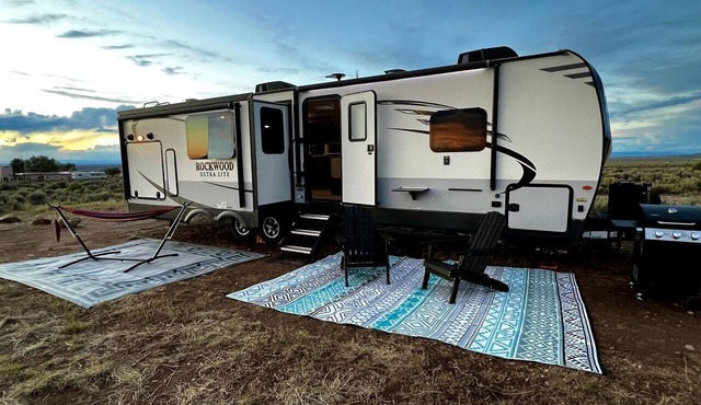 Spacious Camper on a Llama Rescue Ranch with Stunning Views near Questa, New Mexico in Questa