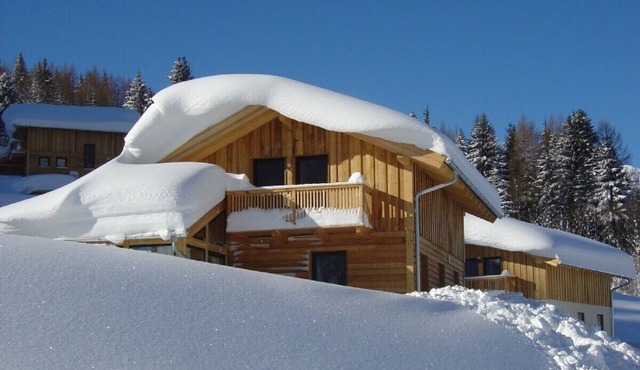 spacious detached holiday house with winter garden in Annaberg-Lungötz