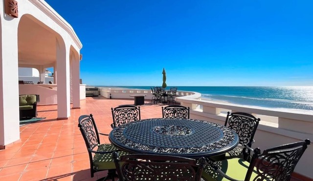 Spacious Home in Las Conchas Villa de la Playa