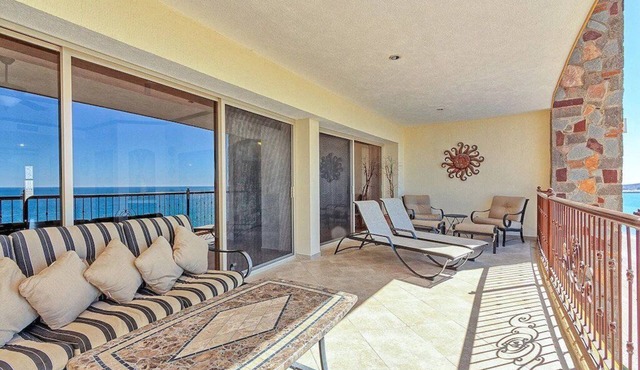 Spacious Remodeled 2 Bedroom 2 Bath Overlooking the Sea of Cortez