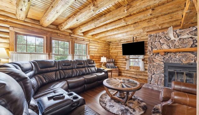 Sprawling Cabin Estate with Hot Tub and Games in Mauston