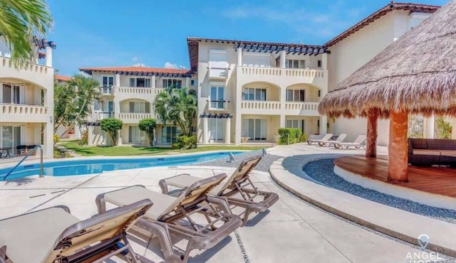 Steps to 5th Ave and the Beach with Pool & Gazebo