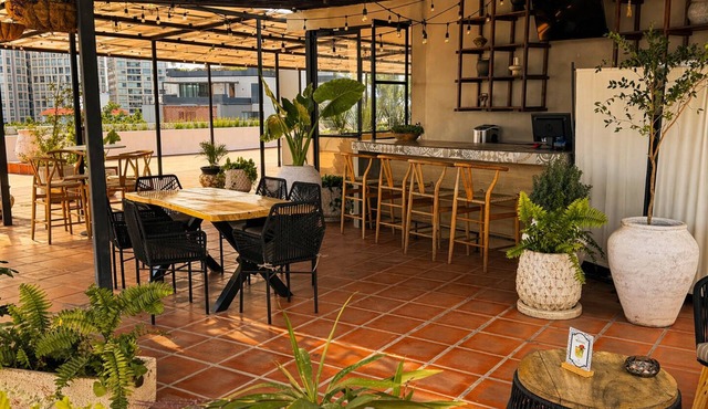Suite minimalista · rooftop bar · Country Club GDL · limpieza diaria