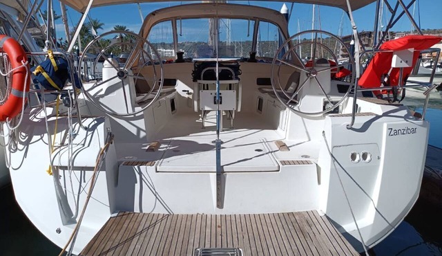 Sun-Kissed Sailing in Mar de Cortez: A Baja California Sur Beach Experience