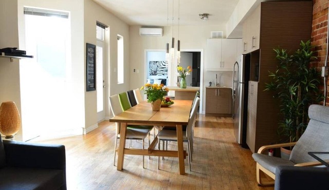 Sunny Top Floor - Terrace - 4 bedrooms + 3 bathrooms - WiFi + possible parking! in Montréal