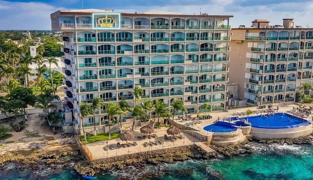 Sunset Penthouse Retreat | Private Hot Tub | Oceanfront El Cantil