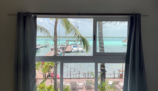 The Yak Lake House Hostal Bacalar