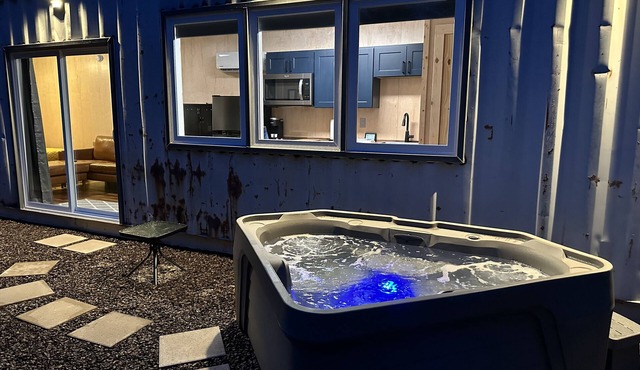 THIS IS THE ONE! SHIPPING CONTAINER CABIN-VIEW-WIFI-NATURAL BRIDGE-NADA TUNNEL in Stanton