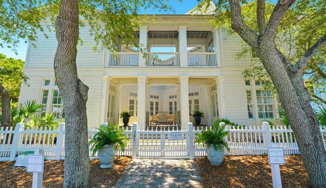 Three Kings in Seaside! 6 Bedroom Home, Sleeps 12! + 2 Adult Bikes! in Santa Rosa Beach