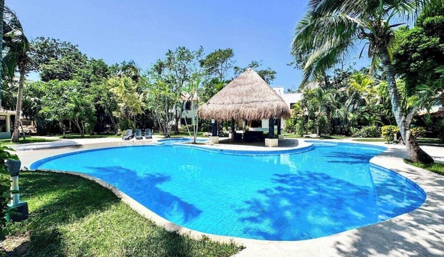 Tropical 3BR retreat w/pool & beach essentials