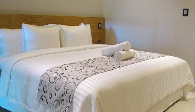 Two King Rooms w/Rooftop Access + Walk to Restaurants, Park & Local Attractions