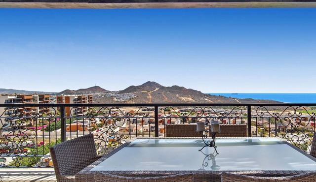 Two Neighboring Ocean-View Penthouses - 5BR, Sleeps 12, Private Rooftops in Cabo San Lucas