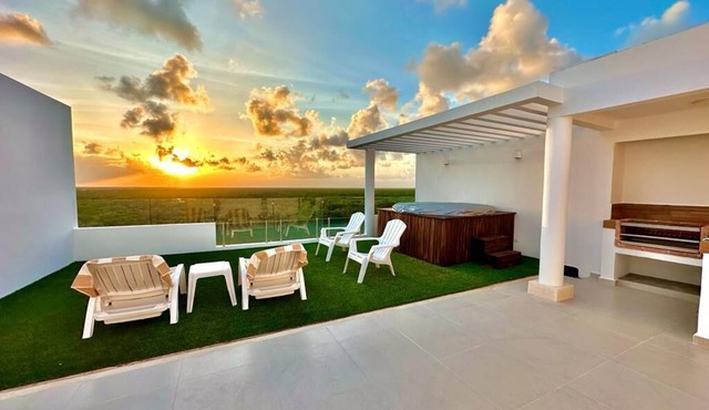 Ubicado para llegar a Cancún, Tulum, Holbox o Playa del Carmen en minutos.