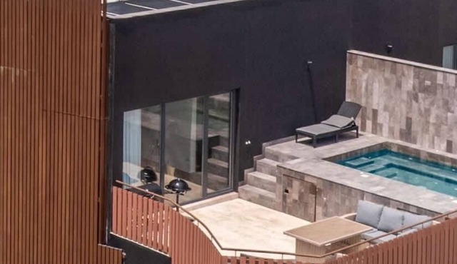 Unique PH with Ocean View & Jacuzzi. 3Bed/4Bath