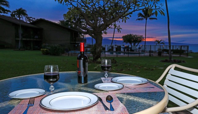Unit 108 breathtaking ocean view! discounted price! in Lahaina