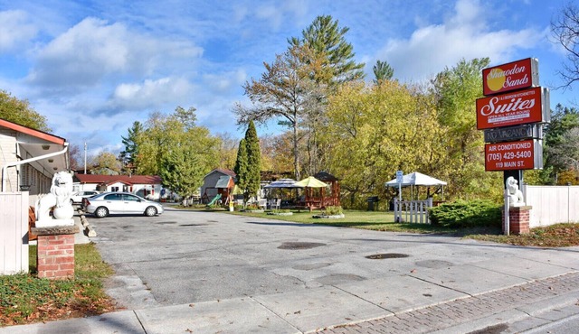 Unit 8 1BR Beach Suite 5-Min Walk to Beach BBQ Parking in Wasaga Beach