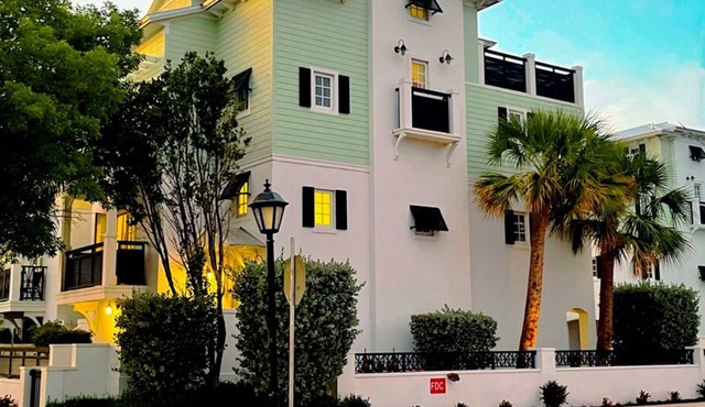 Unlock your Paradise Adventure - Between Sloppy Joe's and the Harbor in Key West