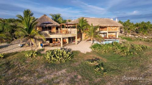 UtopiAmar Beach House & Suites in Santa Maria Tonameca