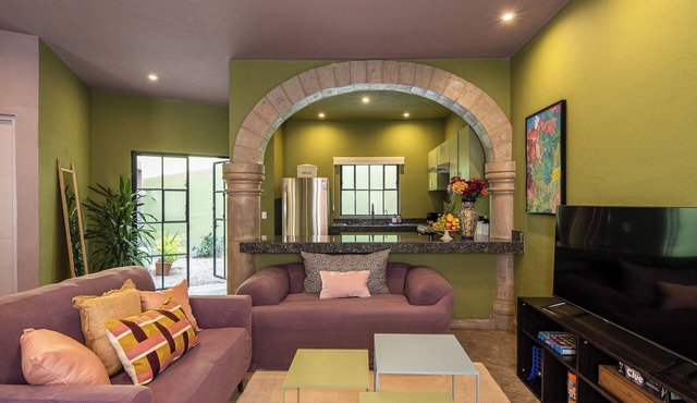 Vibrant 3Bed Villa - A Deco Retreat