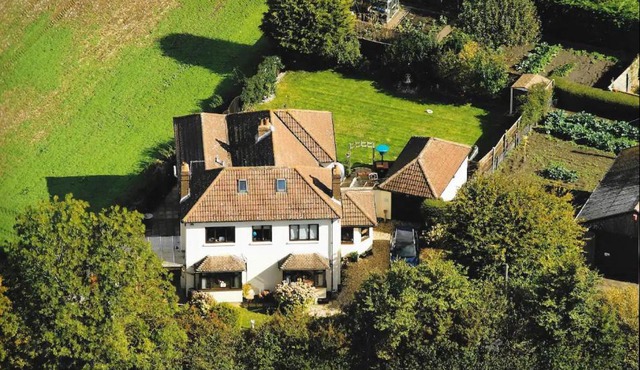 WILLOW RIDGE - a large country house with 3 rental rooms in Clutton