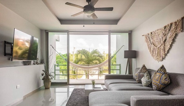 Wonderful condo 3 min walking to the beach